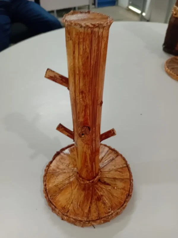 Porta Encantos – Suporte Artesanal em Bambu para Xícaras ou Chaves